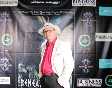 Encino, CA - 14 Eylül 2023: Bizlerin Altında adlı korku filminin galası için kırmızı halı geldi, Harley Wallen 'ın bir filmi, Encino, CA' daki Laemmle Tiyatrosu 'nda çekildi..