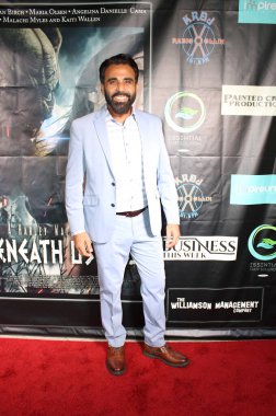 Encino, CA - 14 Eylül 2023: Bizlerin Altında adlı korku filminin galası için kırmızı halı geldi, Harley Wallen 'ın bir filmi, Encino, CA' daki Laemmle Tiyatrosu 'nda çekildi..