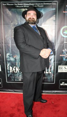 Encino, CA - 14 Eylül 2023: Bizlerin Altında adlı korku filminin galası için kırmızı halı geldi, Harley Wallen 'ın bir filmi, Encino, CA' daki Laemmle Tiyatrosu 'nda çekildi..