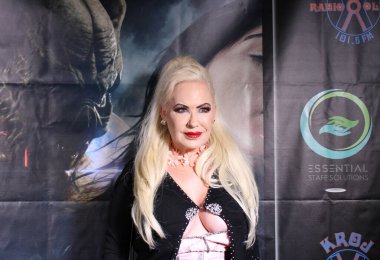 Encino, CA - 14 Eylül 2023: Bizlerin Altında adlı korku filminin galası için kırmızı halı geldi, Harley Wallen 'ın bir filmi, Encino, CA' daki Laemmle Tiyatrosu 'nda çekildi..