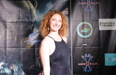 Encino, CA - 14 Eylül 2023: Bizlerin Altında adlı korku filminin galası için kırmızı halı geldi, Harley Wallen 'ın bir filmi, Encino, CA' daki Laemmle Tiyatrosu 'nda çekildi..