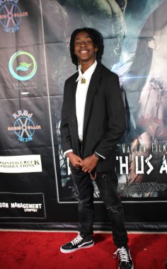 Encino, CA - 14 Eylül 2023: Bizlerin Altında adlı korku filminin galası için kırmızı halı geldi, Harley Wallen 'ın bir filmi, Encino, CA' daki Laemmle Tiyatrosu 'nda çekildi..