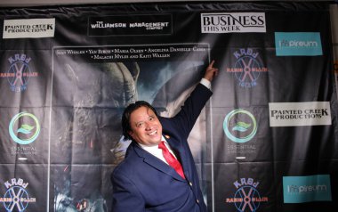 Encino, CA - 14 Eylül 2023: Bizlerin Altında adlı korku filminin galası için kırmızı halı geldi, Harley Wallen 'ın bir filmi, Encino, CA' daki Laemmle Tiyatrosu 'nda çekildi..