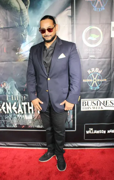 Encino, CA - 14 Eylül 2023: Bizlerin Altında adlı korku filminin galası için kırmızı halı geldi, Harley Wallen 'ın bir filmi, Encino, CA' daki Laemmle Tiyatrosu 'nda çekildi..