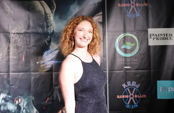 Encino, CA - 14 Eylül 2023: Bizlerin Altında adlı korku filminin galası için kırmızı halı geldi, Harley Wallen 'ın bir filmi, Encino, CA' daki Laemmle Tiyatrosu 'nda çekildi..