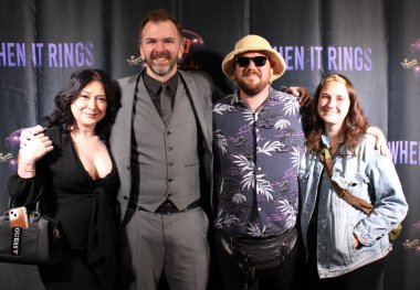 Encino, CA - 28 Ekim 2023: Kıdemli aktris Sally Kirkland 'ın özel gösterimiyle Tyrone Tann' ın çektiği When It Rings filminin prömiyeri için kırmızı halı geldi..