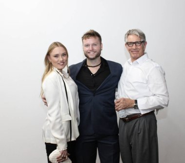 Los Angeles, CA - 20 Ekim 2023: The Private Eye film posteri Los Angeles, Kaliforniya 'daki Pio Pico Galerisi' nde yayınlandı. Etkinliğe aktör Eric Roberts ve aktris Eugenia Kuzmina 'nın yanı sıra sanatçılar ve ünlüler katıldı..