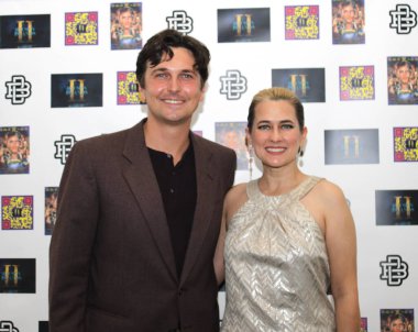 Los Angeles, CA - 20 Ekim 2023: The Private Eye film posteri Los Angeles, Kaliforniya 'daki Pio Pico Galerisi' nde yayınlandı. Etkinliğe aktör Eric Roberts ve aktris Eugenia Kuzmina 'nın yanı sıra sanatçılar ve ünlüler katıldı..