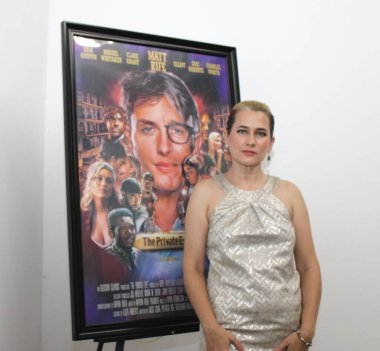 Los Angeles, CA - 20 Ekim 2023: The Private Eye film posteri Los Angeles, Kaliforniya 'daki Pio Pico Galerisi' nde yayınlandı. Etkinliğe aktör Eric Roberts ve aktris Eugenia Kuzmina 'nın yanı sıra sanatçılar ve ünlüler katıldı..