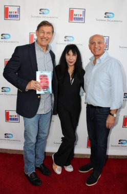 Kuzey Hollywood, Los Angeles, CA 5 Kasım 2023: Suzanne De Laurentiis Productions için Avas Heart Foundation yararına kırmızı halı alışverişi