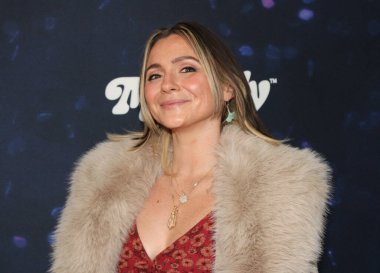 Los Angeles, CA - 10 Kasım 2023: VKIND için kırmızı halı gelişleri, büyüleyici bir deneyime sahip bir vejetaryen etkinliği.