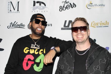 Los Angeles, CA - 19 Kasım 2023: Etkilenenler, modeller, aktörler ve ünlülerin katıldığı Friendsgive Influencer etkinliği için kırmızı halı geldi.