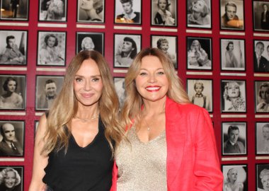 Hollywood, CA - 6 Aralık 2023: Hollywood Müzesi 'nde düzenlenen ağaç budamada ünlüler, aktörler, aktrisler ve seçilmiş genel halk katıldı.