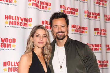 Hollywood, CA - 12 Aralık 2023: Hollywood Müzesi 'ne kırmızı halı geliş ve samimi fotoğraflar, gündüz Emmy ödüllerinin 50 yılını onurlandırıyor..