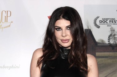 Beverly Hills, CA - 18 Şubat 2024: Şaban Tiyatrosu 'nda düzenlenen 999 Unutulmuş Kızlar prömiyeri için kırmızı halı geldi. Konuklar arasında soykırımdan kurtulanların çocukları da vardı..