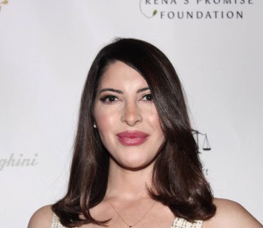 Beverly Hills, CA - 18 Şubat 2024: Şaban Tiyatrosu 'nda düzenlenen 999 Unutulmuş Kızlar prömiyeri için kırmızı halı geldi. Konuklar arasında soykırımdan kurtulanların çocukları da vardı..