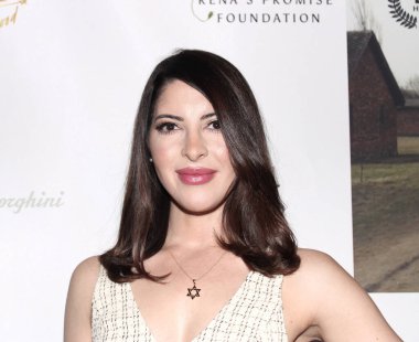 Beverly Hills, CA - 18 Şubat 2024: Şaban Tiyatrosu 'nda düzenlenen 999 Unutulmuş Kızlar prömiyeri için kırmızı halı geldi. Konuklar arasında soykırımdan kurtulanların çocukları da vardı..