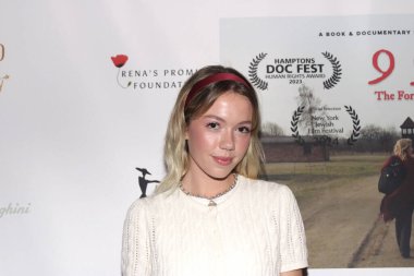 Beverly Hills, CA - 18 Şubat 2024: Şaban Tiyatrosu 'nda düzenlenen 999 Unutulmuş Kızlar prömiyeri için kırmızı halı geldi. Konuklar arasında soykırımdan kurtulanların çocukları da vardı..