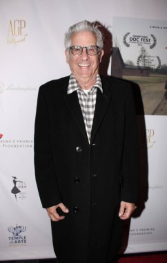 Beverly Hills, CA - 18 Şubat 2024: Şaban Tiyatrosu 'nda düzenlenen 999 Unutulmuş Kızlar prömiyeri için kırmızı halı geldi. Konuklar arasında soykırımdan kurtulanların çocukları da vardı..