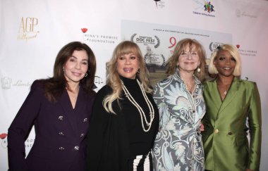 Beverly Hills, CA - 18 Şubat 2024: Şaban Tiyatrosu 'nda düzenlenen 999 Unutulmuş Kızlar prömiyeri için kırmızı halı geldi. Konuklar arasında soykırımdan kurtulanların çocukları da vardı..