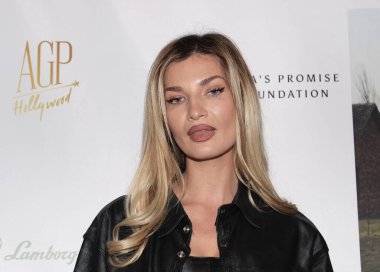 Beverly Hills, CA - 18 Şubat 2024: Şaban Tiyatrosu 'nda düzenlenen 999 Unutulmuş Kızlar prömiyeri için kırmızı halı geldi. Konuklar arasında soykırımdan kurtulanların çocukları da vardı..