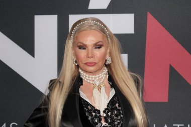 Beverly Hills, CA - 10 Mart 2024: Suzan Hughes, Beverly Hills, Kaliforniya 'daki Warner Brothers Estates' te düzenlenen 24..