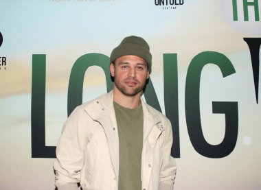 Hollywood, CA - 10 Nisan 2024: Los Angeles 'taki The Long Game' in Montaban Tiyatrosu 'ndaki özel gösterimi için kırmızı halı geldi.