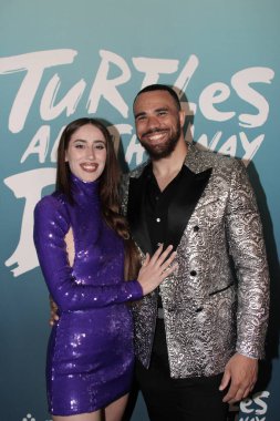 Batı Hollywood, CA - 27 Nisan 2024: OKB Bozukluğu hakkında bir film olan Turtles All The Way Down 'un Los Angeles filminin galası için kırmızı halı geldi.