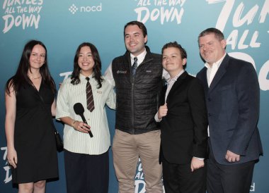 Batı Hollywood, CA - 27 Nisan 2024: OKB Bozukluğu hakkında bir film olan Turtles All The Way Down 'un Los Angeles filminin galası için kırmızı halı geldi.