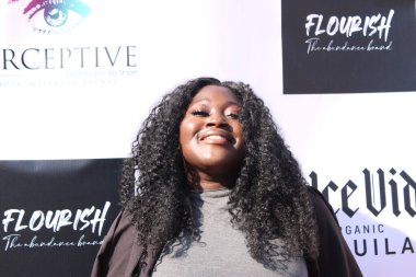 Los Angeles, CA - 12 Mayıs 2024: Los Angeles 'ta düzenlenen Yaz Gecesi Sağlık ve Sağlık Etkinliği' nden kırmızı halı gelişleri ve kalabalık sahneleri.