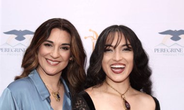 Burbank, CA - 17 Mayıs 2024: Urban Press Şaraphanesine kırmızı halı geldi, en yeni şaraplar ve en yeni şaraphanelerinin açılışı.