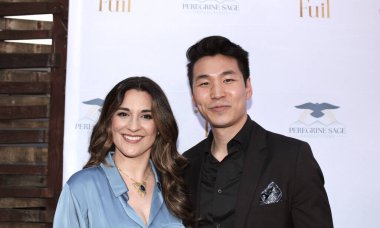 Burbank, CA - 17 Mayıs 2024: Urban Press Şaraphanesine kırmızı halı geldi, en yeni şaraplar ve en yeni şaraphanelerinin açılışı.