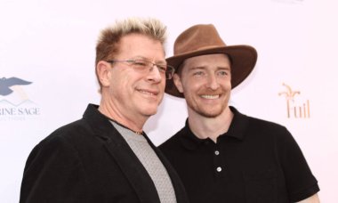 Burbank, CA - 17 Mayıs 2024: Urban Press Şaraphanesinin açılışı için kırmızı halı geldi.