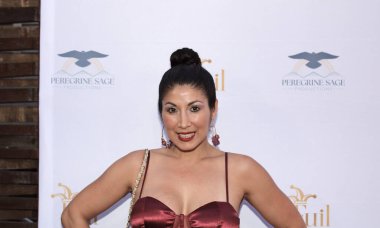 Burbank, CA - 17 Mayıs 2024: Urban Press Şaraphanesinin açılışı için kırmızı halı geldi.