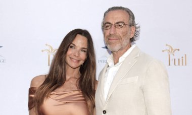 Burbank, CA - 17 Mayıs 2024: Urban Press Şaraphanesinin açılışı için kırmızı halı geldi.