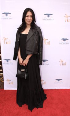 Burbank, CA - 17 Mayıs 2024: Urban Press Şaraphanesinin açılışı için kırmızı halı geldi.