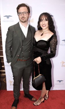 Burbank, CA - 17 Mayıs 2024: Urban Press Şaraphanesinin açılışı için kırmızı halı geldi.