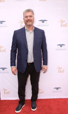 Burbank, CA - 17 Mayıs 2024: Urban Press Şaraphanesinin açılışı için kırmızı halı geldi.