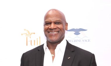 Burbank, CA - 17 Mayıs 2024: Urban Press Şaraphanesinin açılışı için kırmızı halı geldi.