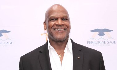 Burbank, CA - 17 Mayıs 2024: Urban Press Şaraphanesinin açılışı için kırmızı halı geldi.