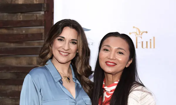 Burbank, CA - 17 Mayıs 2024: Urban Press Şaraphanesine kırmızı halı geldi, en yeni şaraplar ve en yeni şaraphanelerinin açılışı.