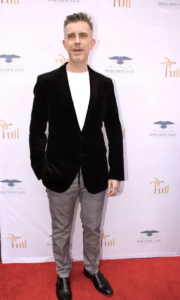 Burbank, CA - 17 Mayıs 2024: Urban Press Şaraphanesinin açılışı için kırmızı halı geldi.