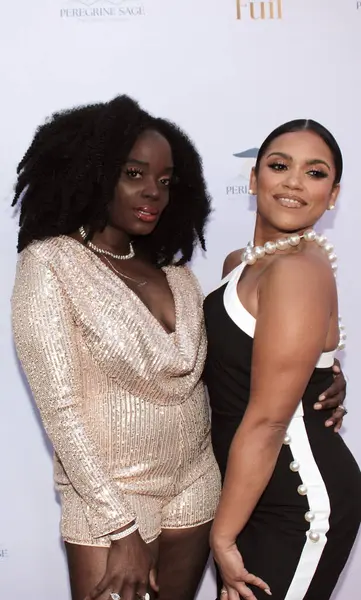 Burbank, CA - 17 Mayıs 2024: Urban Press Şaraphanesinin açılışı için kırmızı halı geldi.