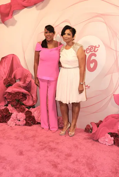 stock image Beverly Hills, CA - May 19, 2024: Pink carpet arrivals for A Pink Pump Affair, a fundraiser for Autism awareness, held at the Beverly Wilshire Hotel.