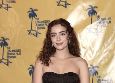 Beverly Hills, CA - 19 Haziran 2024: Uluslararası Yahudi Film Festivali ve Saban Tiyatrosu 'nda yapılan orijinal bir film olan Guns and Moses' ın galası için kırmızı halı geldi.