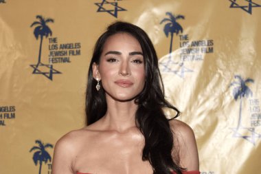 Beverly Hills, CA - 19 Haziran 2024: Uluslararası Yahudi Film Festivali ve Saban Tiyatrosu 'nda yapılan orijinal bir film olan Guns and Moses' ın galası için kırmızı halı geldi.