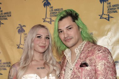 Beverly Hills, CA - 19 Haziran 2024: Uluslararası Yahudi Film Festivali ve Saban Tiyatrosu 'nda yapılan orijinal bir film olan Guns and Moses' ın galası için kırmızı halı geldi.