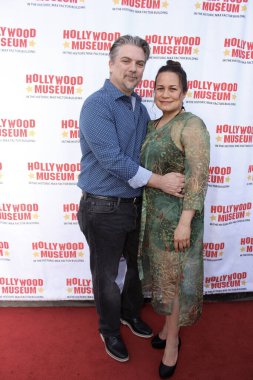 Hollywood, CA - 25 Haziran 2024: Jeremy Miller ve Joanie Miller Hollywood Müzesindeki Real to Reel etkinliğine katıldılar.