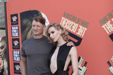 Beverly Hills, CA - 6 Ağustos 2024: Charlotte Kirk ve Philip Winchester, Beverly Hills, CA 'deki Lumiere Hall' da çekilen Şaban filmi Düşes 'in galasına katıldılar..