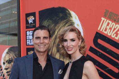 Beverly Hills, CA - 6 Ağustos 2024: Colin Egglesfield ve Charlotte Kirk, Beverly Hills, CA 'deki Lumiere Hall' da çekilen Şaban filmi Düşes 'in galasına katıldılar..